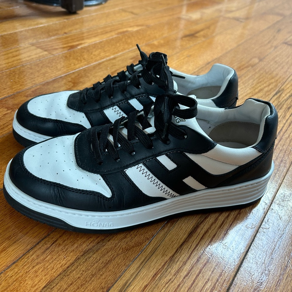 Hogan Men's Black and White Sneakers